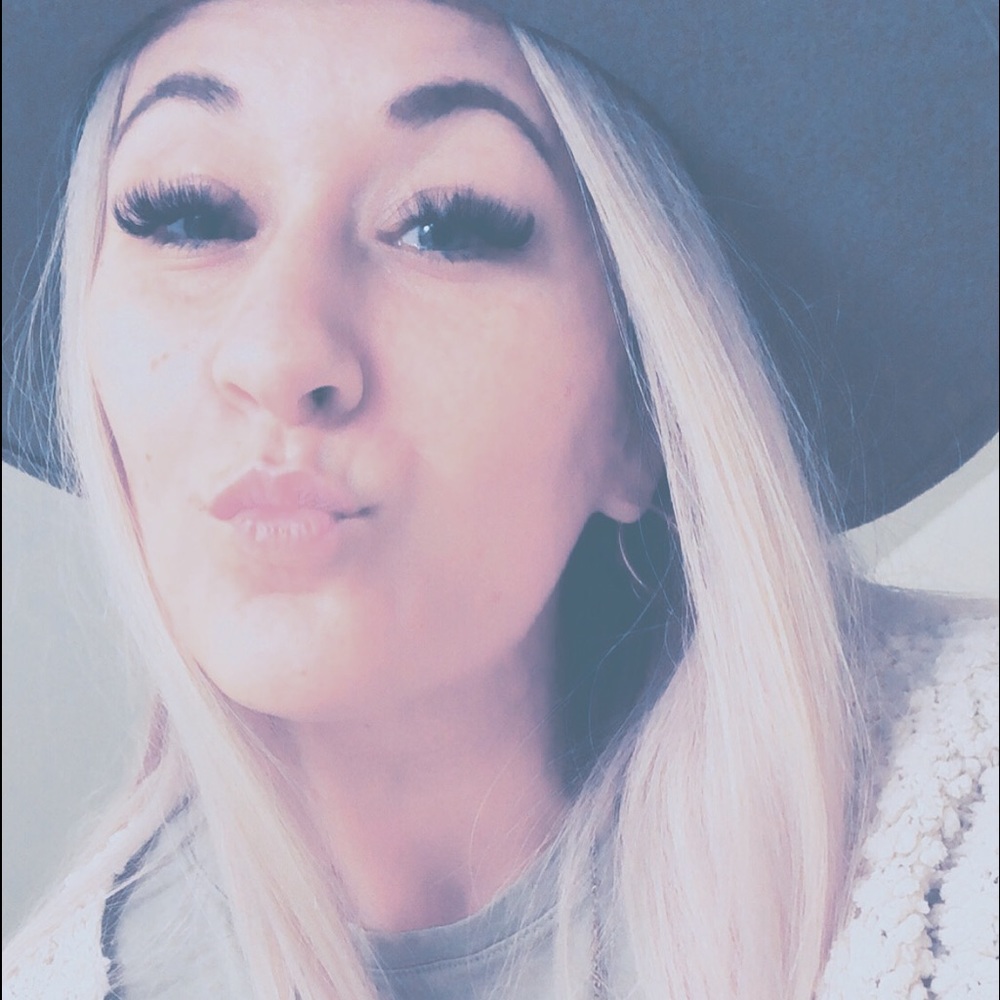 Meet your Posher, Danielle